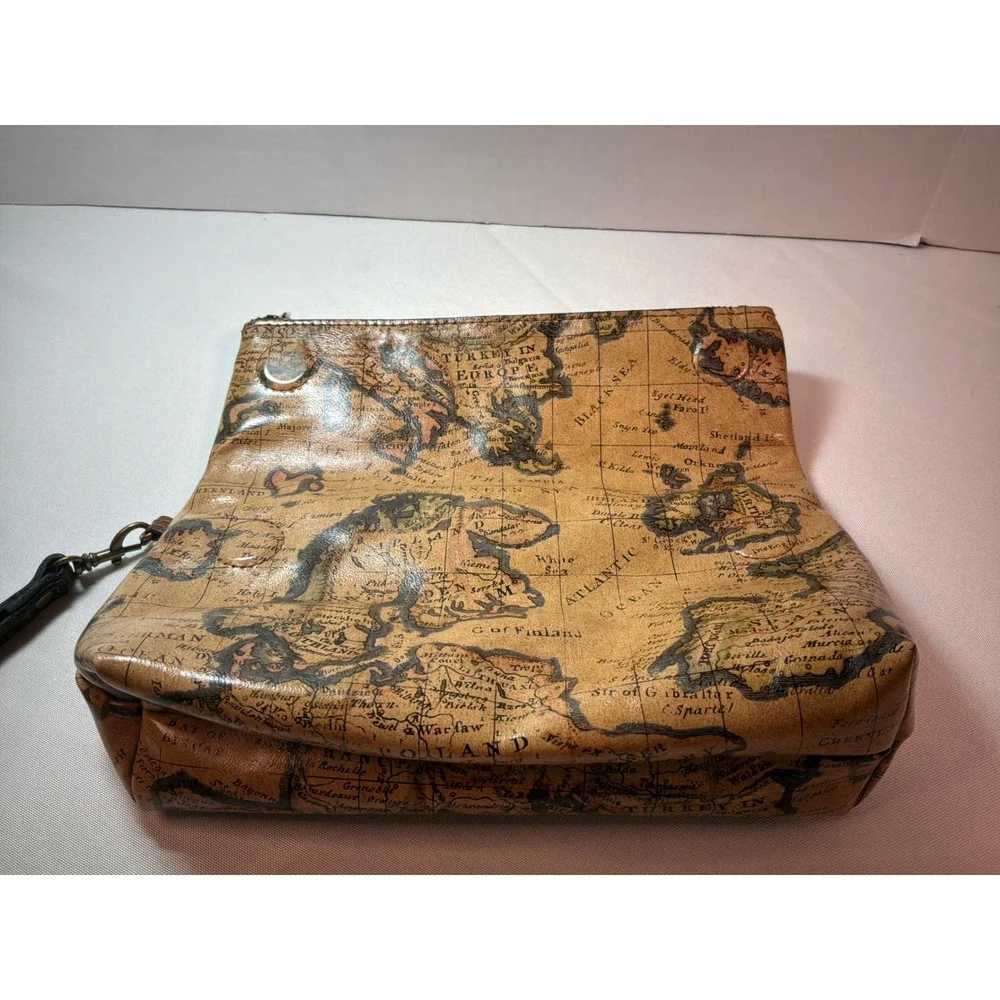 Patricia Nash Signature Map Leather Foldover Wristlet Clutch Wallet Brown Europe